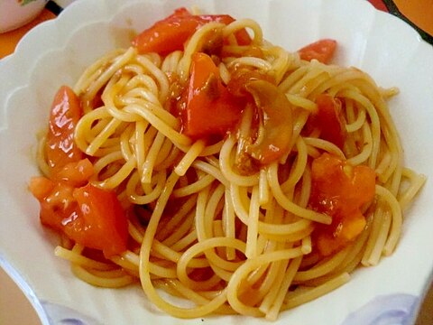 インスタントのパスタソースにひと手間♪トマトパスタ